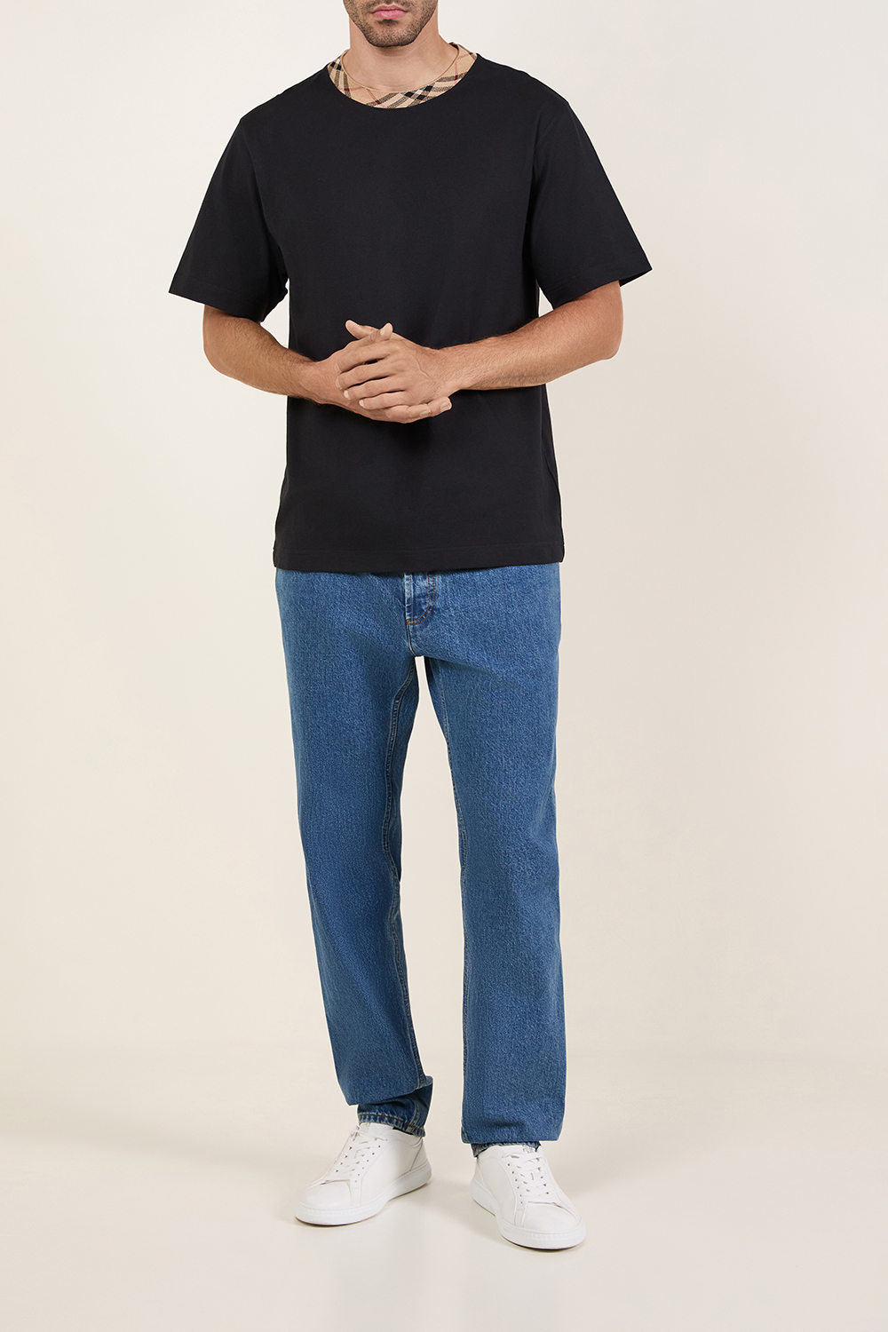 חולצת טי עם צווארון משבצות